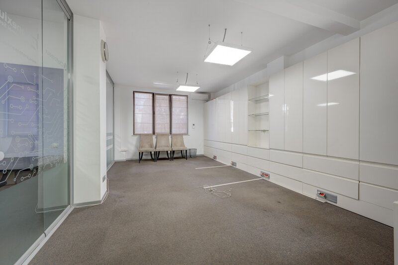 Primaria S1 apartament, loc de parcare suprateran, acces dublu