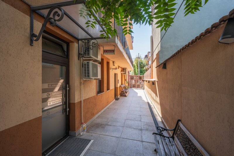 Primaria S1 apartament, loc de parcare suprateran, acces dublu