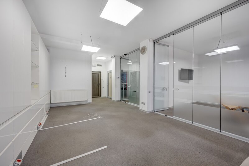 Primaria S1 apartament, loc de parcare suprateran, acces dublu