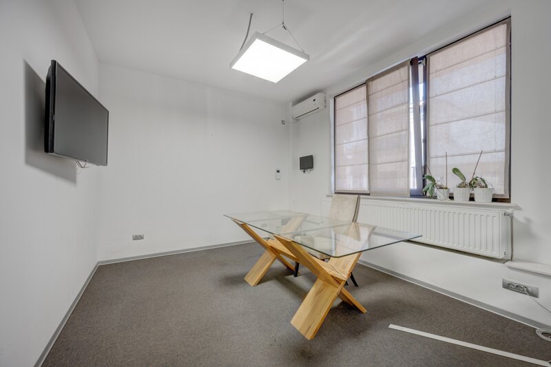 Primaria S1 apartament, loc de parcare suprateran, acces dublu